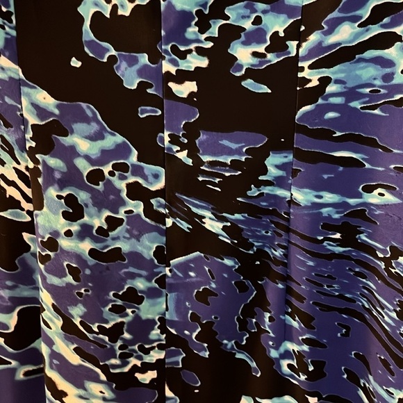 Dressbarn sleeveless black, navy, white and turquoise patterned midi dress. 8 - Picture 6 of 7